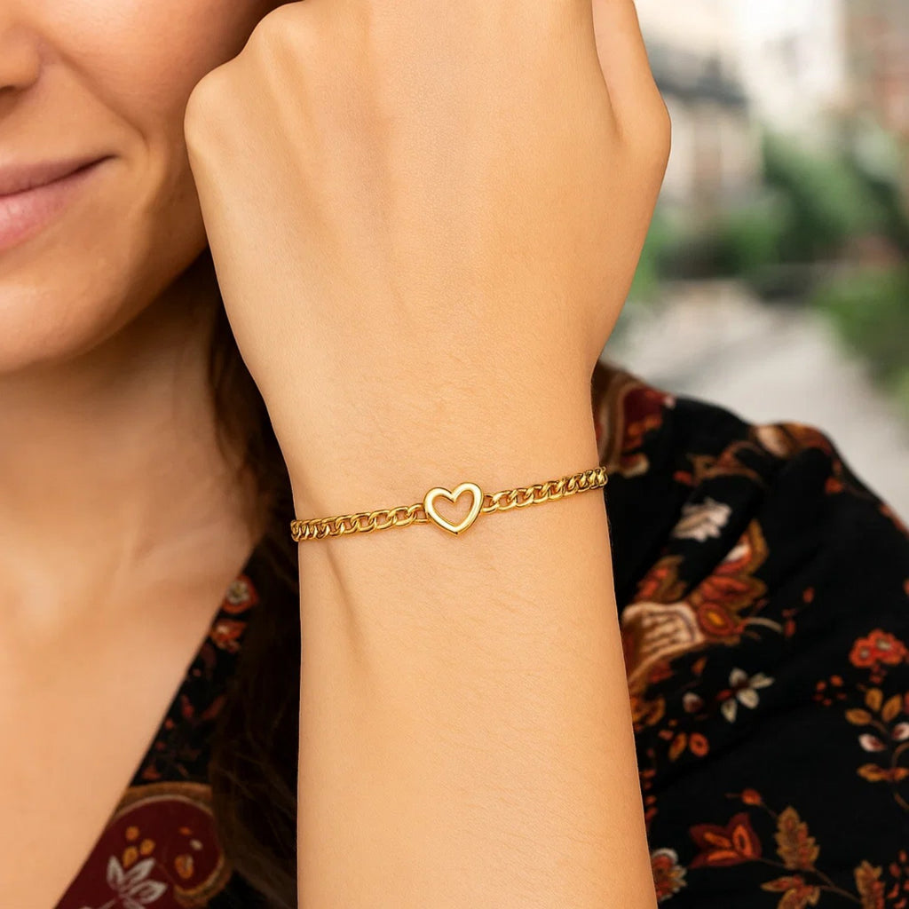 14k Yellow Gold 7 inch Curb Chain Bracelet with Heart (3.40 mm)