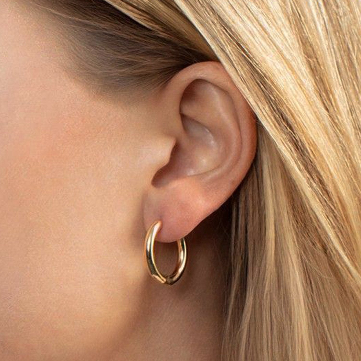14K Yellow Gold Polished Round Hinged Hoop Earrings