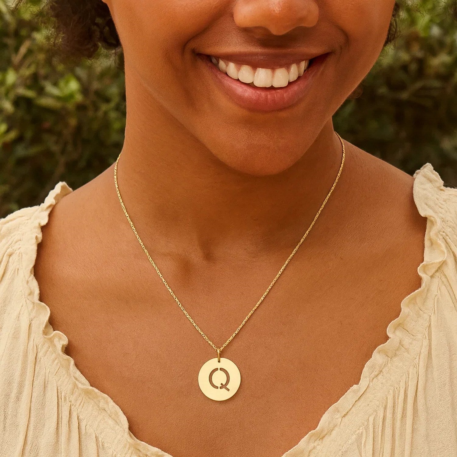 14K Yellow Gold Disc Initial Q Pendant